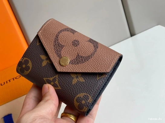 LOUIS ZOÉ WALLET VUITTON 0322